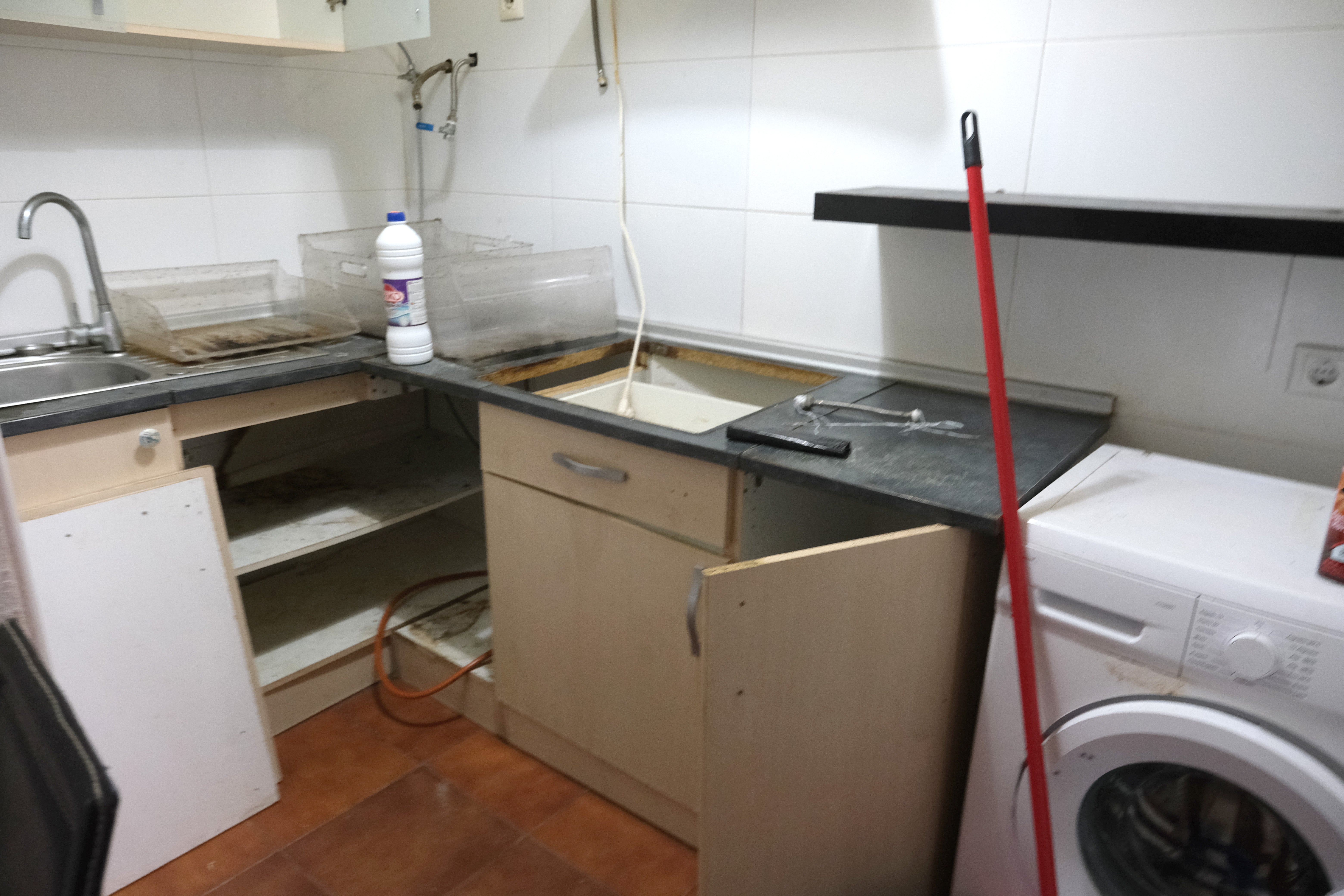 Fotos: Así quedó una vivienda de alquiler social tras ser okupada