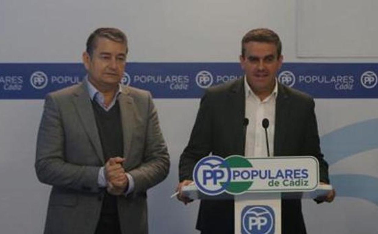 Pepe Ortiz, junto a Antonio Sanz, diputado nacional del PP.