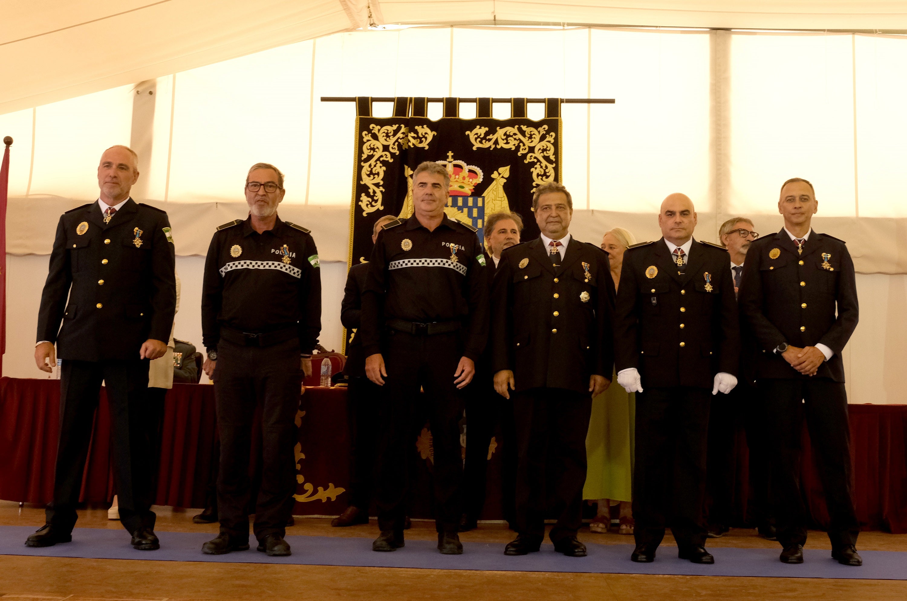 En imágenes: Condecoración a 70 agentes de la Policía Local de Cádiz