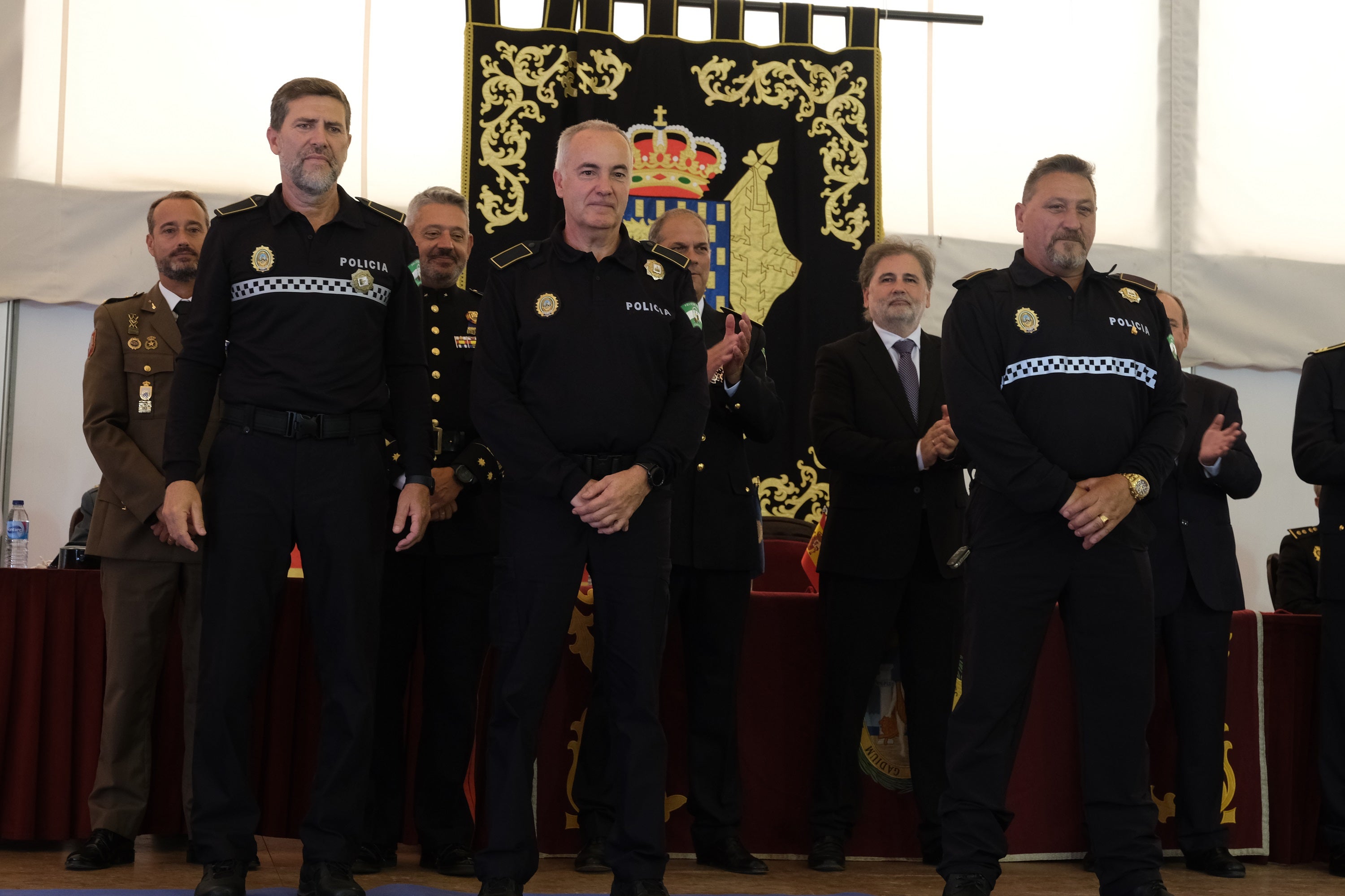 En imágenes: Condecoración a 70 agentes de la Policía Local de Cádiz