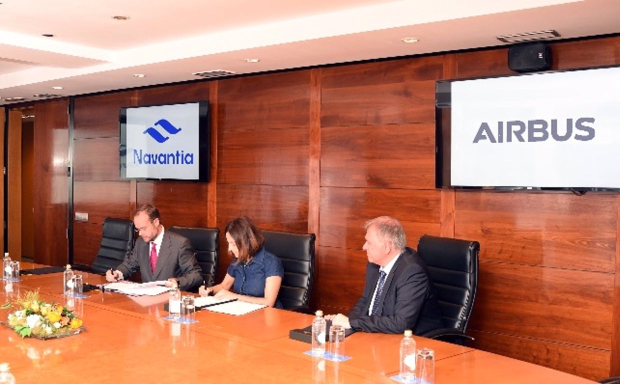 Momento de la firma del acuerdo de colaboración entre ambas empresas