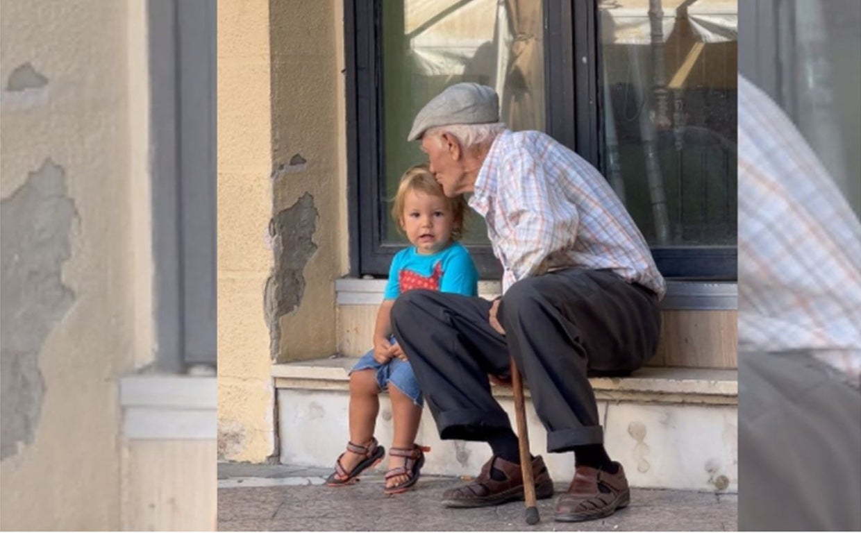 Encuentro en Jerez entre un niño y un abuelo