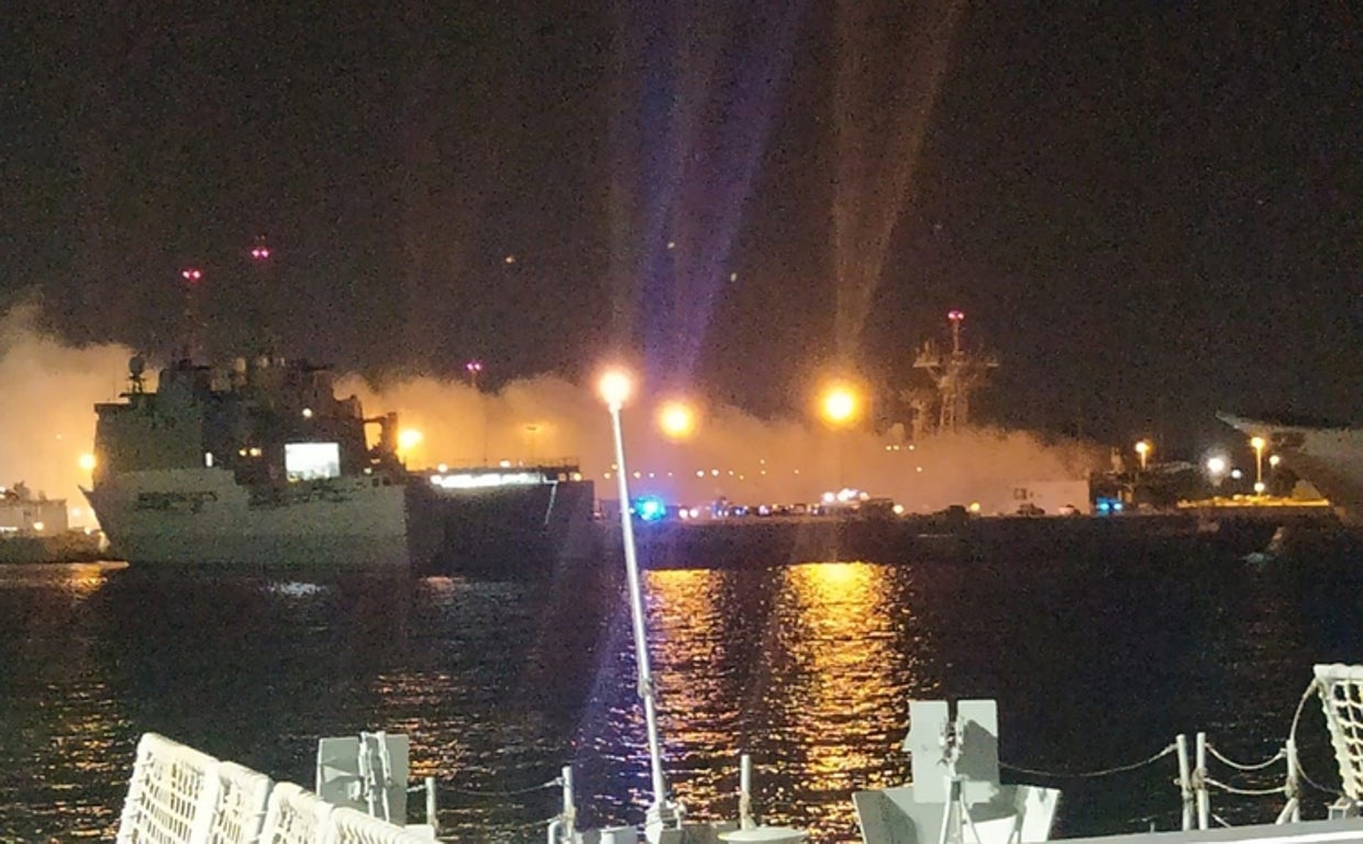 Incendio en la fragata Santa María en la Base Naval de Rota
