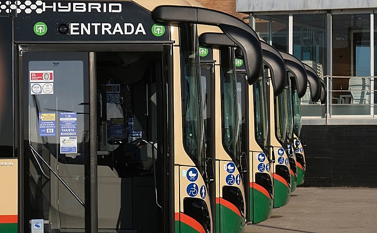 Fotos: Así son los nuevos autobuses híbridos de Cádiz