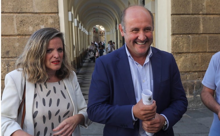 El PP de Cádiz pide la dimisión de Páez por permitir que los gaditanos paguen el triple de luz