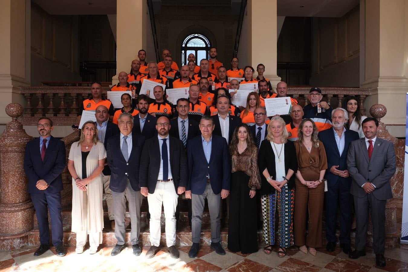 Fotos: Entrega de las Medallas de Oro al Mérito de Protección Civil a las agrupaciones del voluntariado de Cádiz