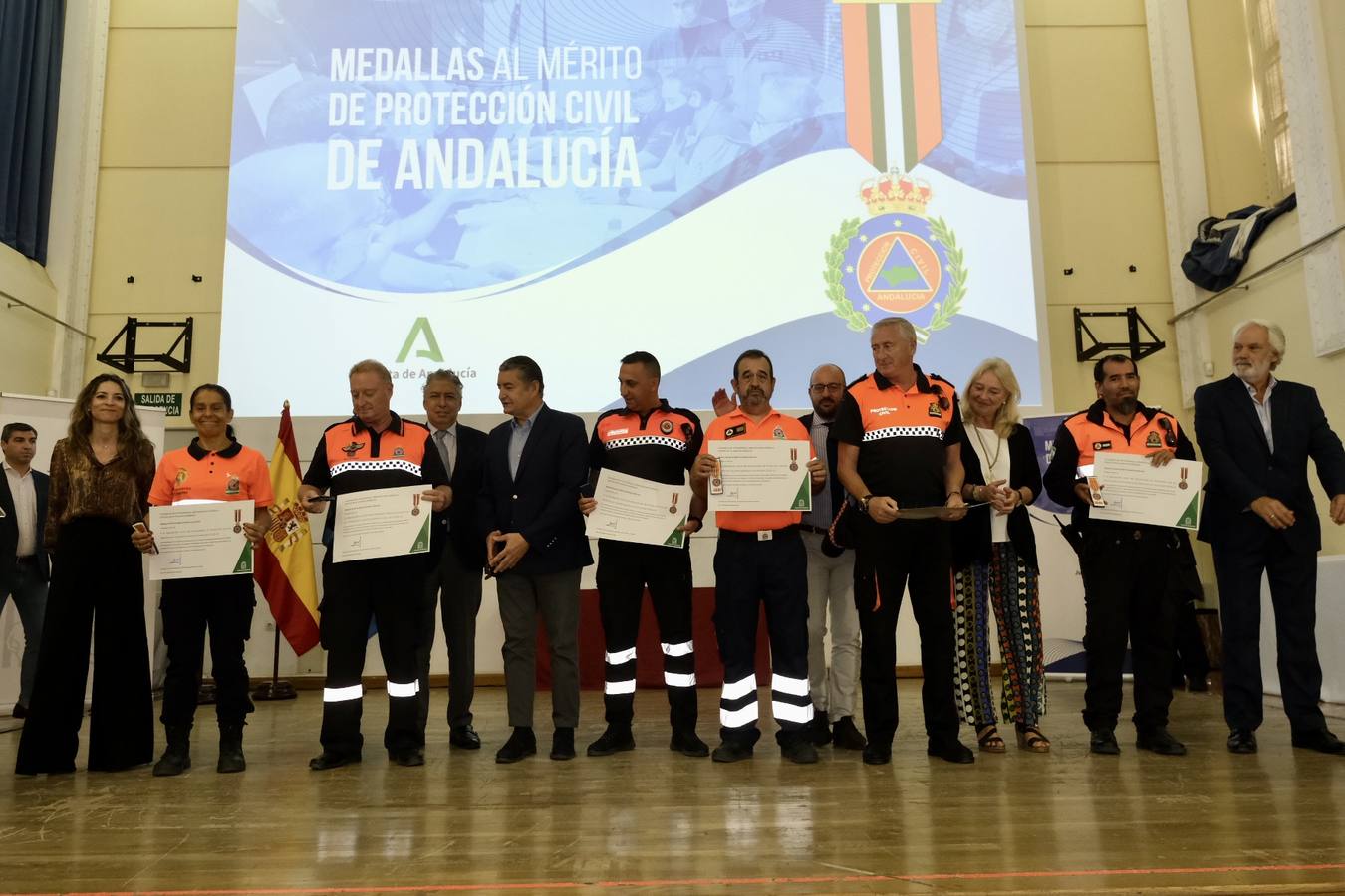 Fotos: Entrega de las Medallas de Oro al Mérito de Protección Civil a las agrupaciones del voluntariado de Cádiz