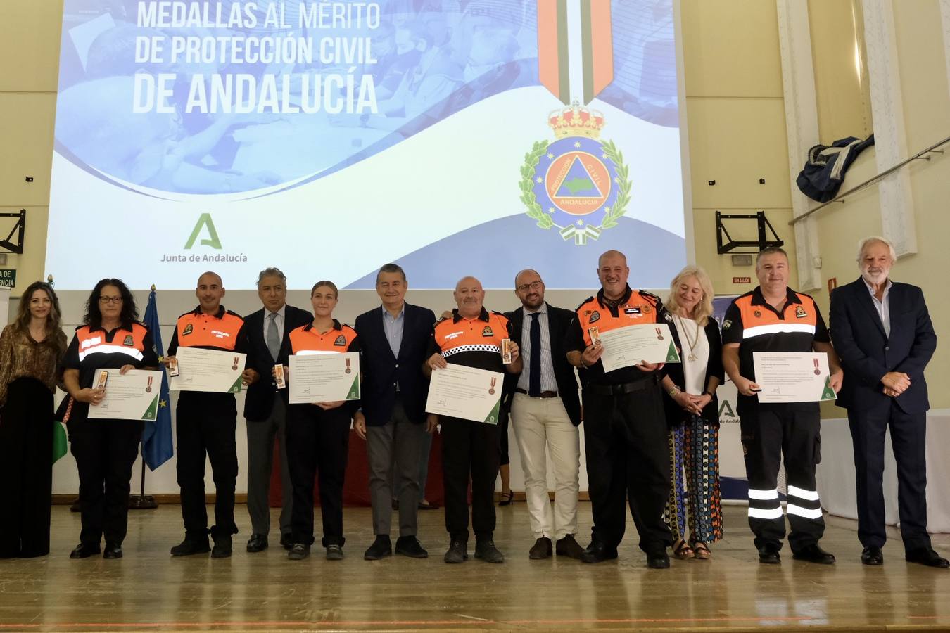 Fotos: Entrega de las Medallas de Oro al Mérito de Protección Civil a las agrupaciones del voluntariado de Cádiz