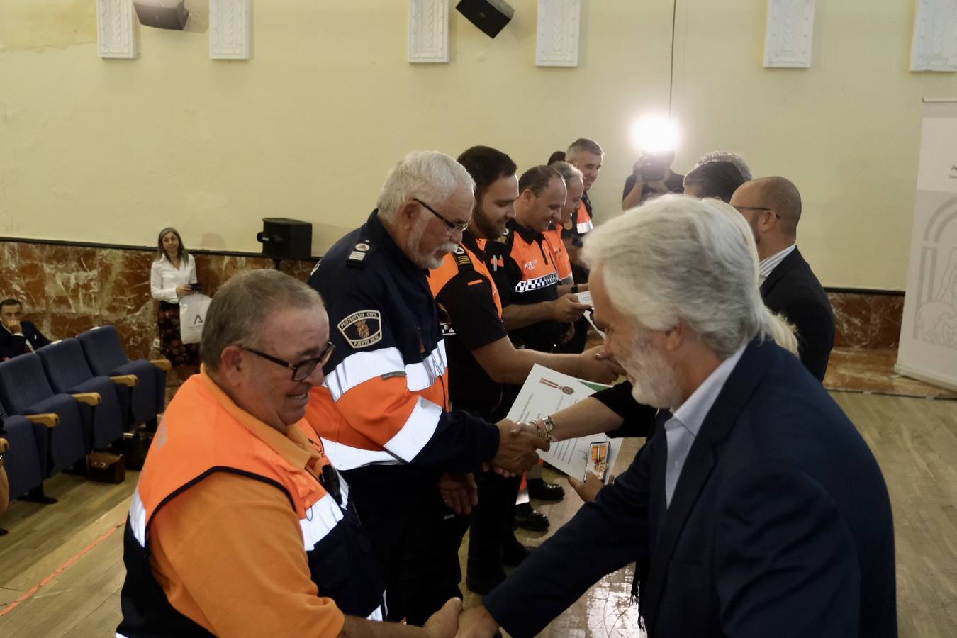 Fotos: Entrega de las Medallas de Oro al Mérito de Protección Civil a las agrupaciones del voluntariado de Cádiz