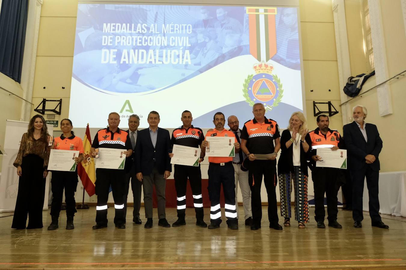 Fotos: Entrega de las Medallas de Oro al Mérito de Protección Civil a las agrupaciones del voluntariado de Cádiz