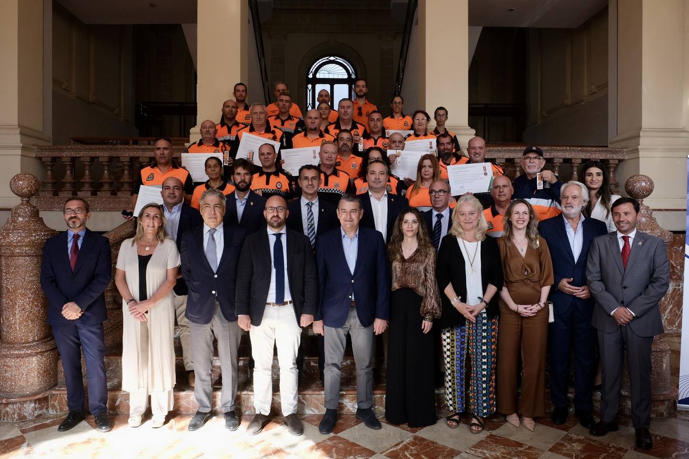 Fotos: Entrega de las Medallas de Oro al Mérito de Protección Civil a las agrupaciones del voluntariado de Cádiz