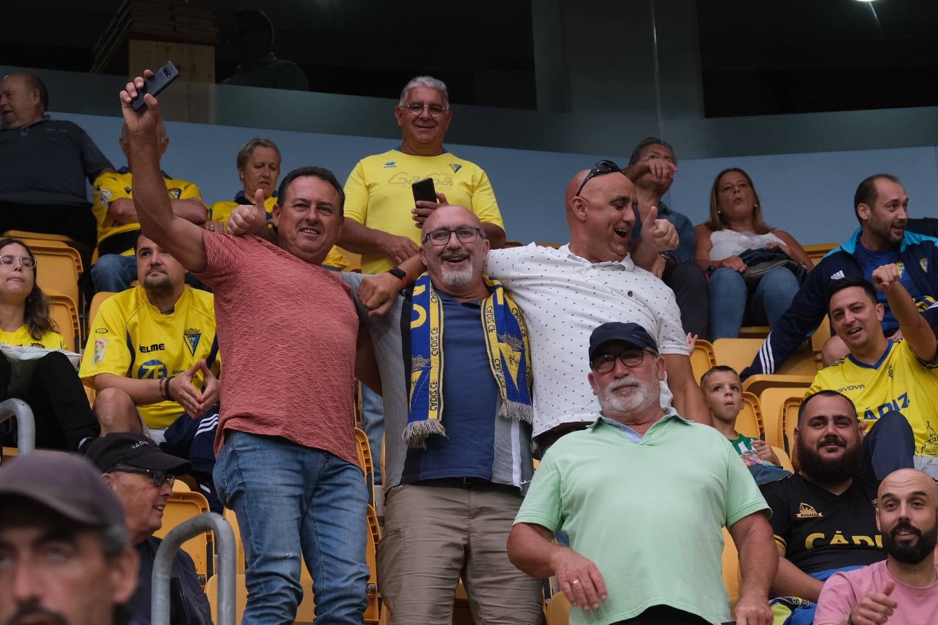 ¿Has estado en el Estadio viendo el Cádiz CF-Real Betis? Búscate en estas imágenes