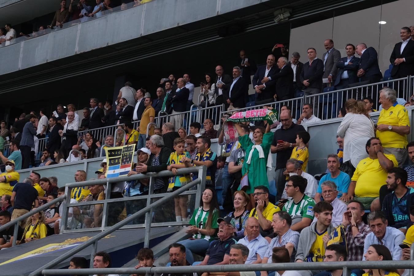 ¿Has estado en el Estadio viendo el Cádiz CF-Real Betis? Búscate en estas imágenes