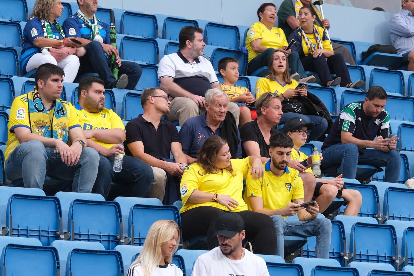 ¿Has estado en el Estadio viendo el Cádiz CF-Real Betis? Búscate en estas imágenes