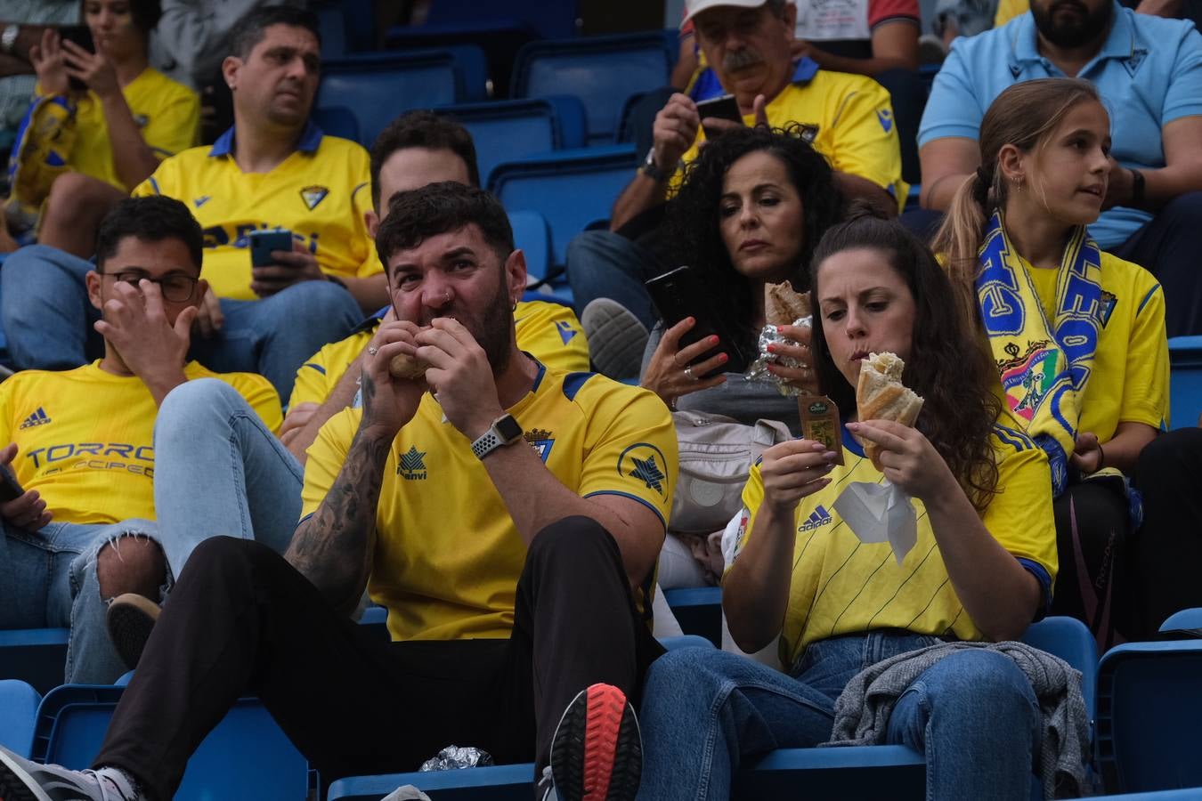 ¿Has estado en el Estadio viendo el Cádiz CF-Real Betis? Búscate en estas imágenes