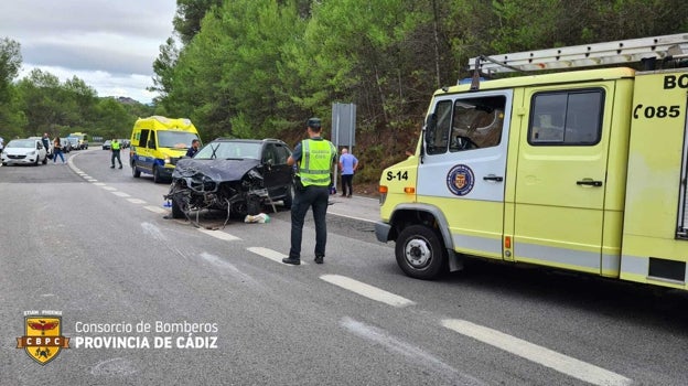 Cinco heridos, entre ellos un menor, en un accidente en una carretera de la provincia de Cádiz