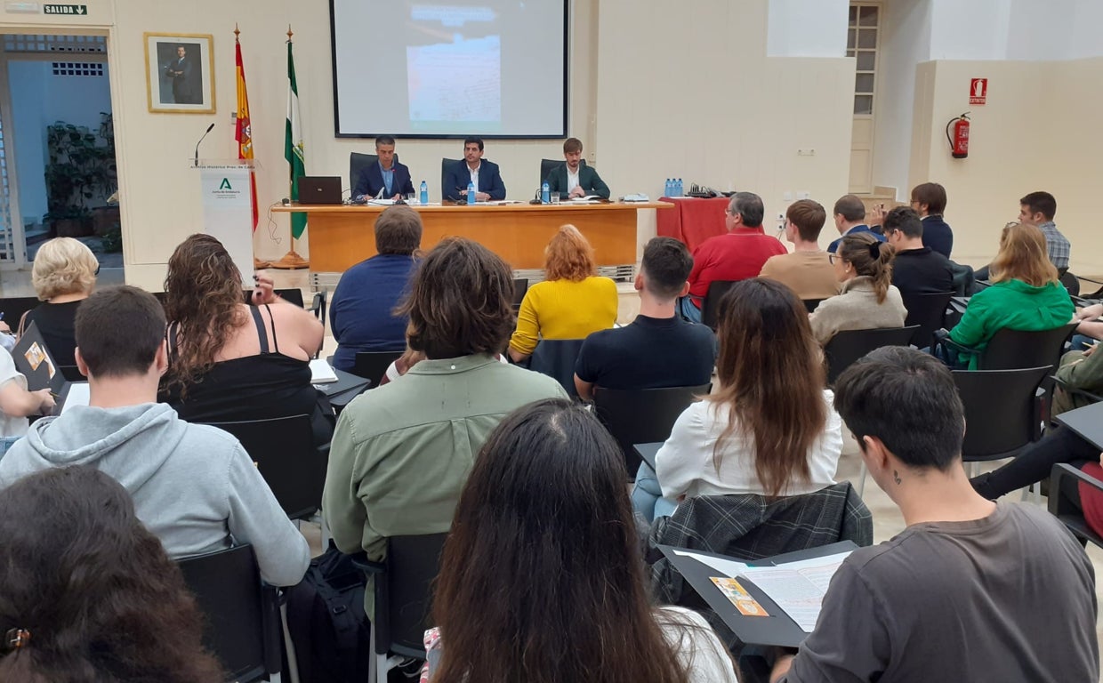 Santiago Saborido, el delegado Jorge Vázquez y Daniel Ríos, en la presentación.