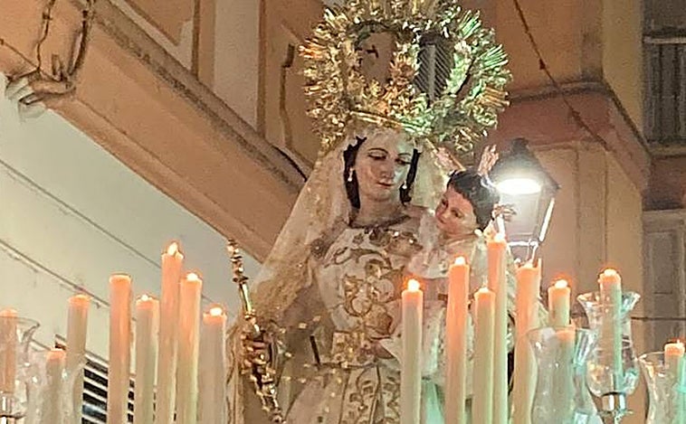 Fotos: La Virgen del Rosario de la parroquia, por las calles