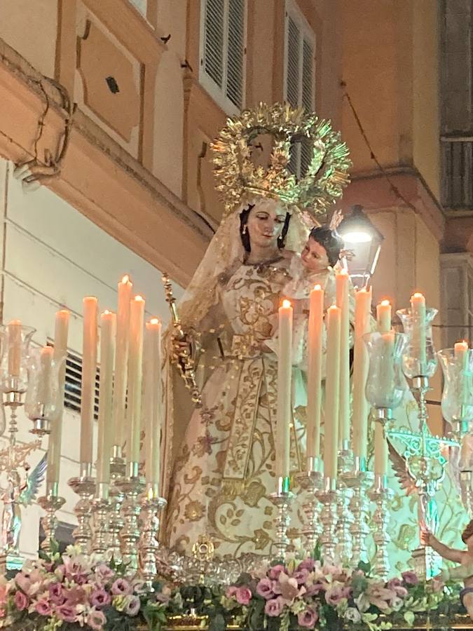 Fotos: La Virgen del Rosario de la parroquia, por las calles