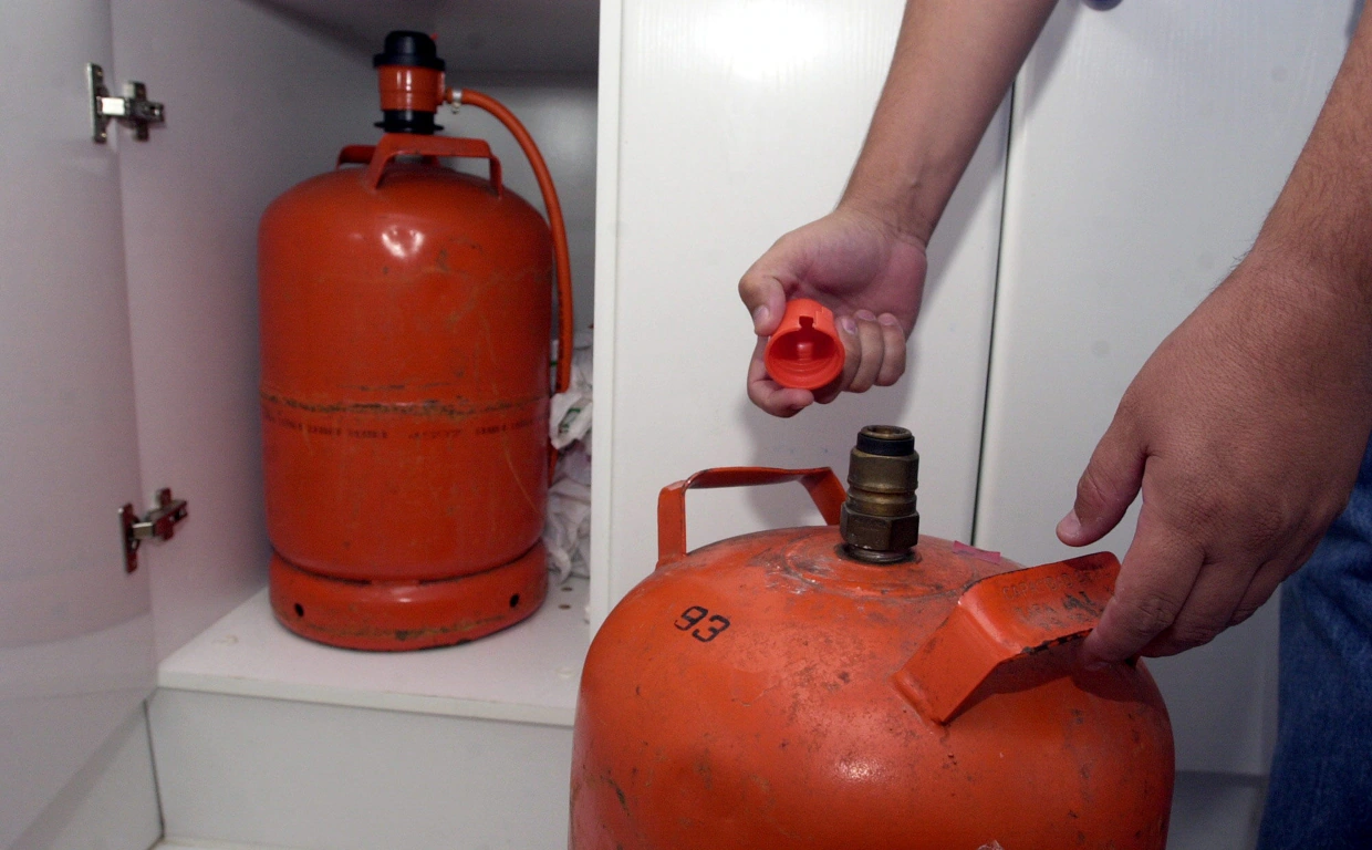 Cómo aprovechar todo el gas de la bombona de butano sin tumbarla?