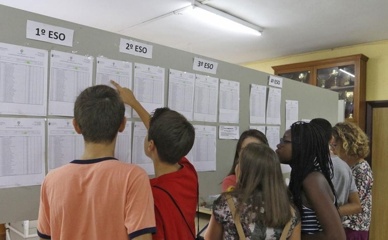 Un padre de Chiclana denuncia la pasividad institucional ante el reiterado absentismo escolar de su hijo