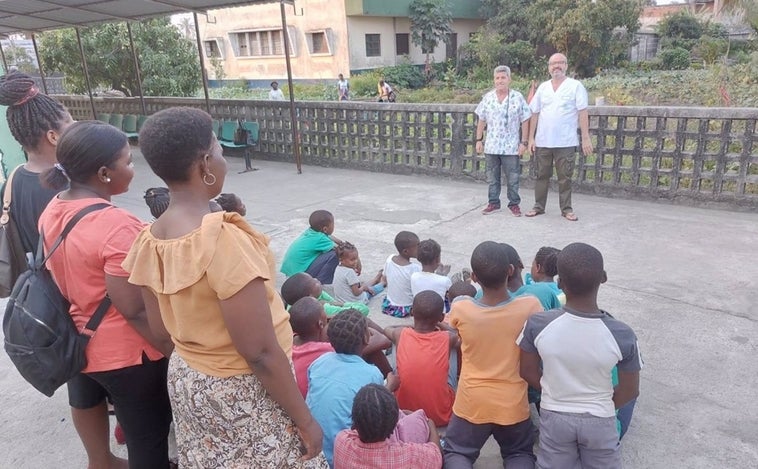 Un dentista y un enfermero gaditano viajan a Mozambique para atender a 245 niños