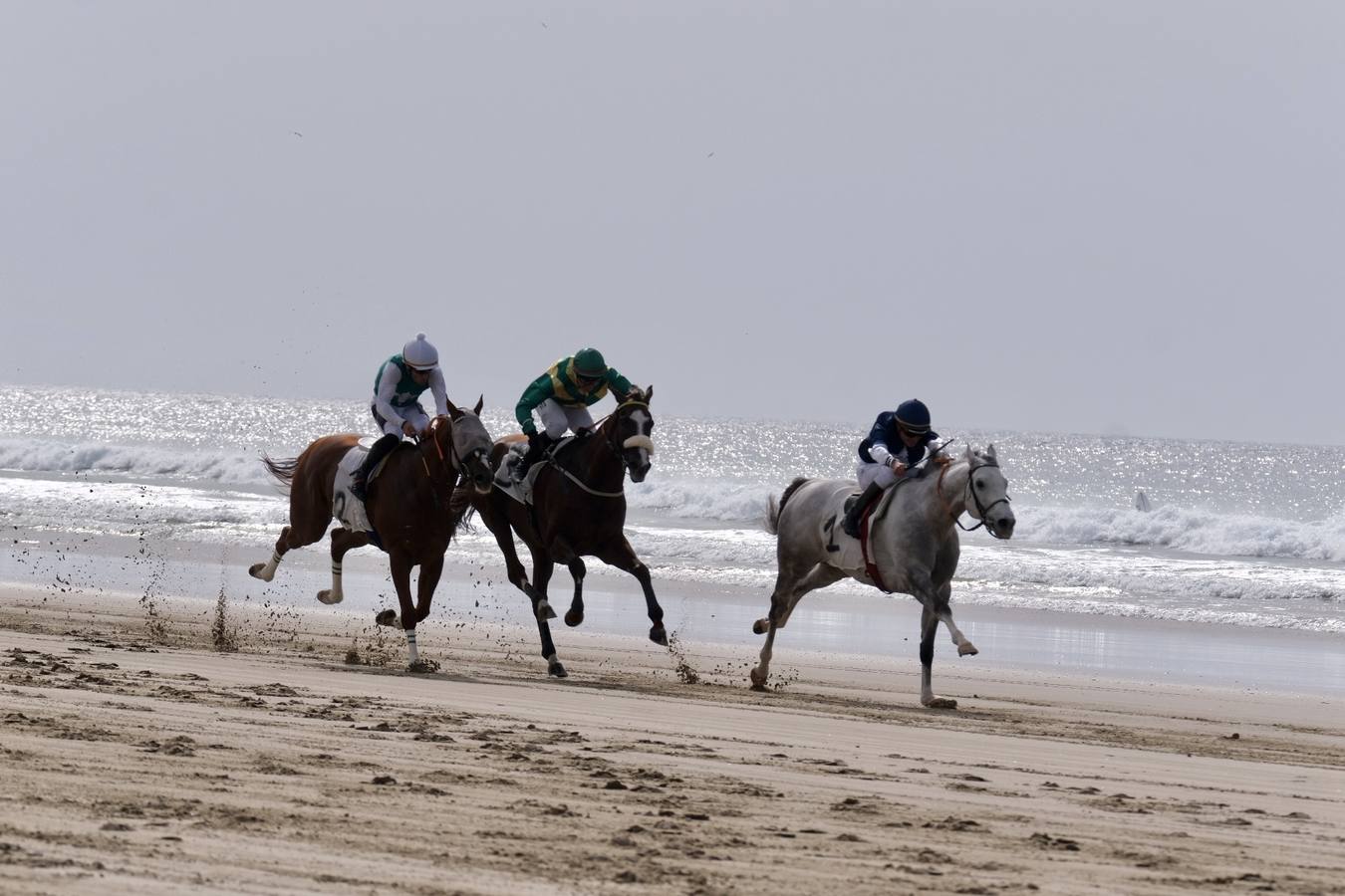 FOTOS: Carreras de caballos en la playa de Zahara de los Atunes