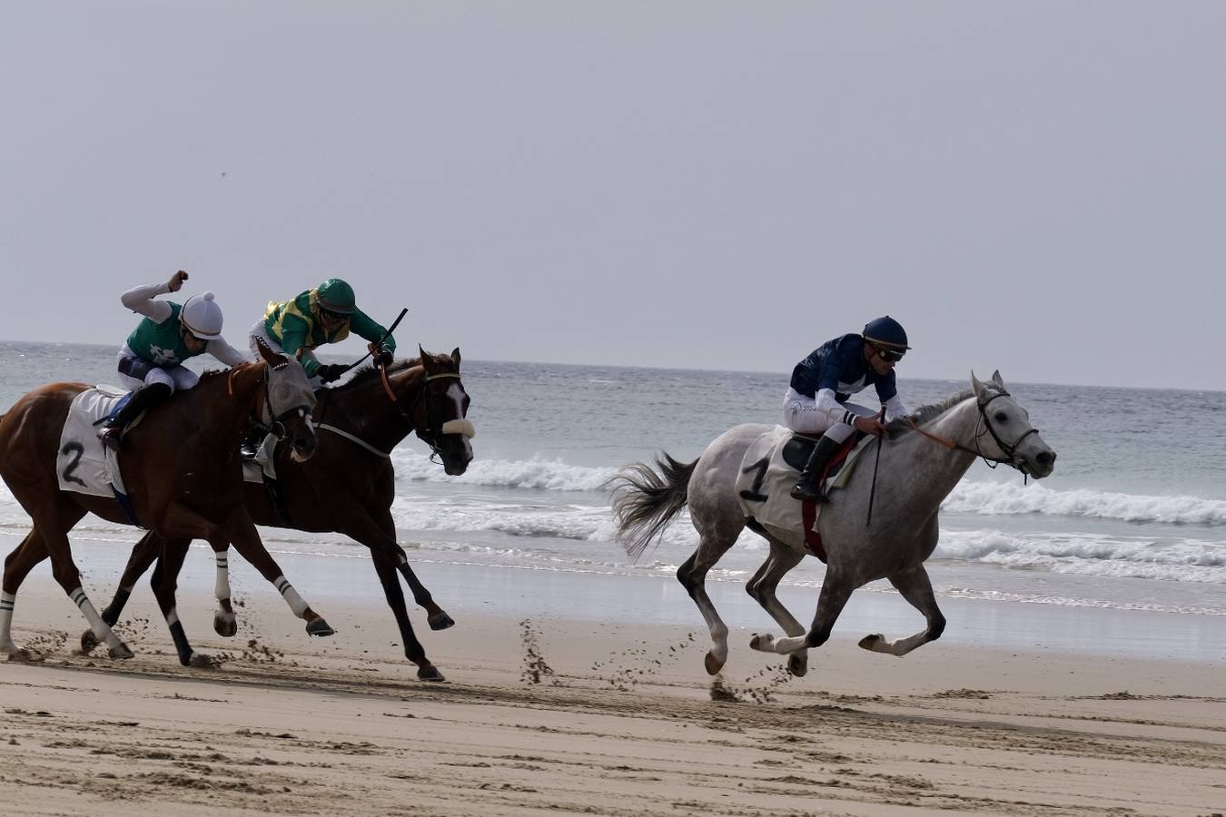 FOTOS: Carreras de caballos en la playa de Zahara de los Atunes