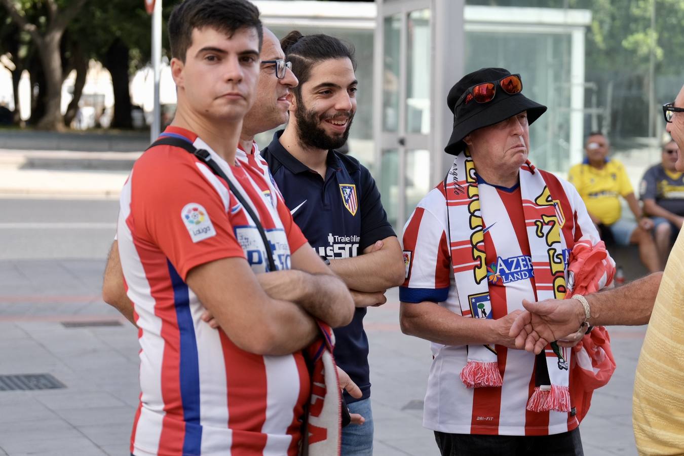 Búscate en el Cádiz - Atlético: el gran ambiente en Carranza, en imágenes