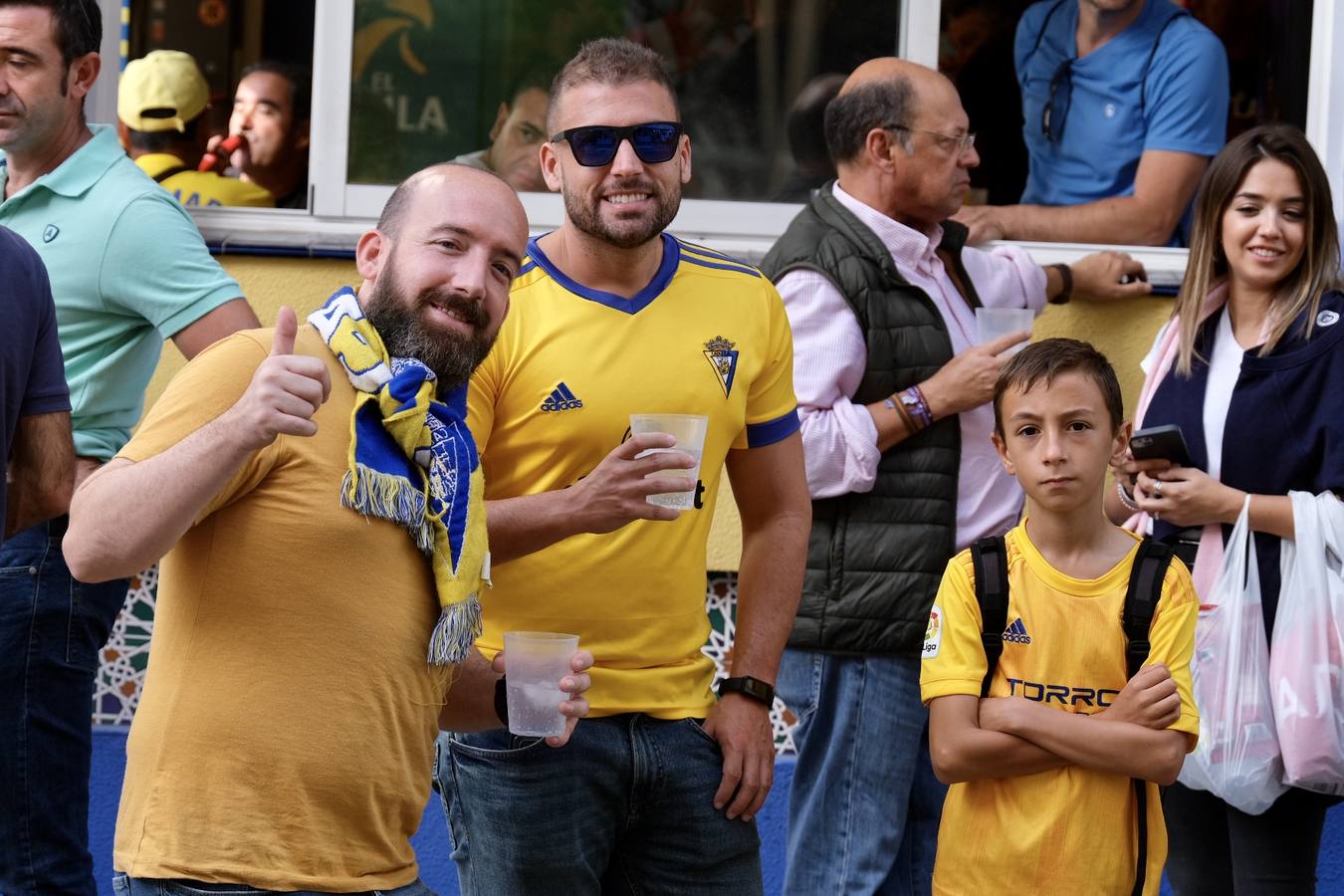 Búscate en el Cádiz - Atlético: el gran ambiente en Carranza, en imágenes