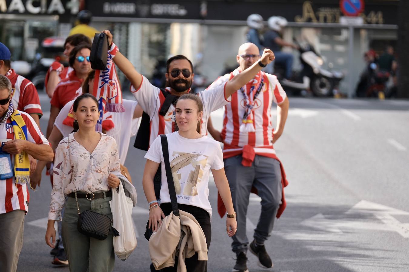 Búscate en el Cádiz - Atlético: el gran ambiente en Carranza, en imágenes