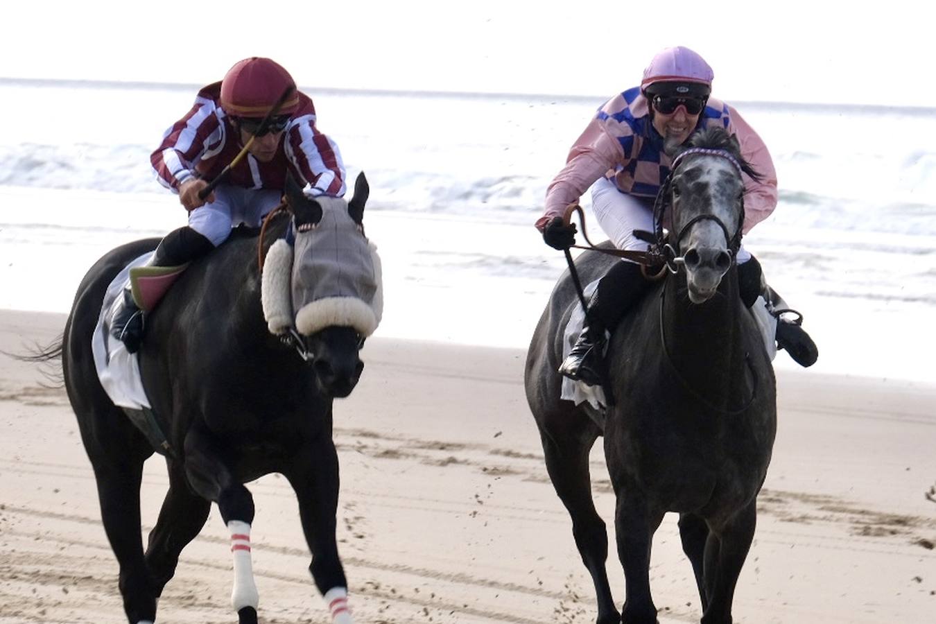 FOTOS: Carreras de caballos en la playa de Zahara de los Atunes