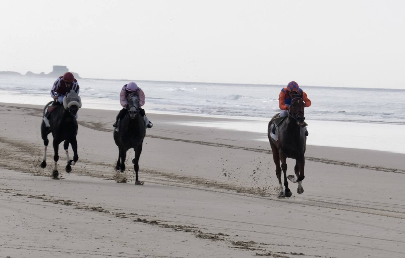 FOTOS: Carreras de caballos en la playa de Zahara de los Atunes