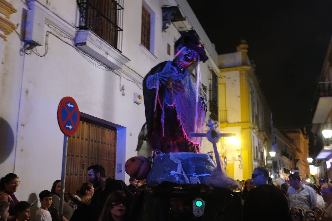 Fotos: La Cabalgata de Cruella de Vil recorre el centro de El Puerto