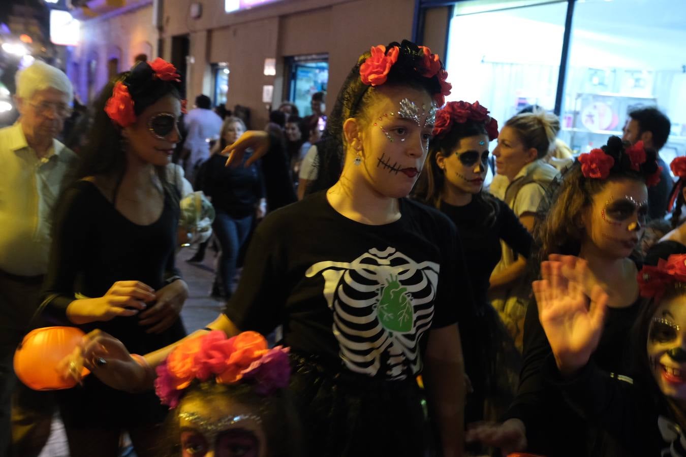 Fotos: La Cabalgata de Cruella de Vil recorre el centro de El Puerto