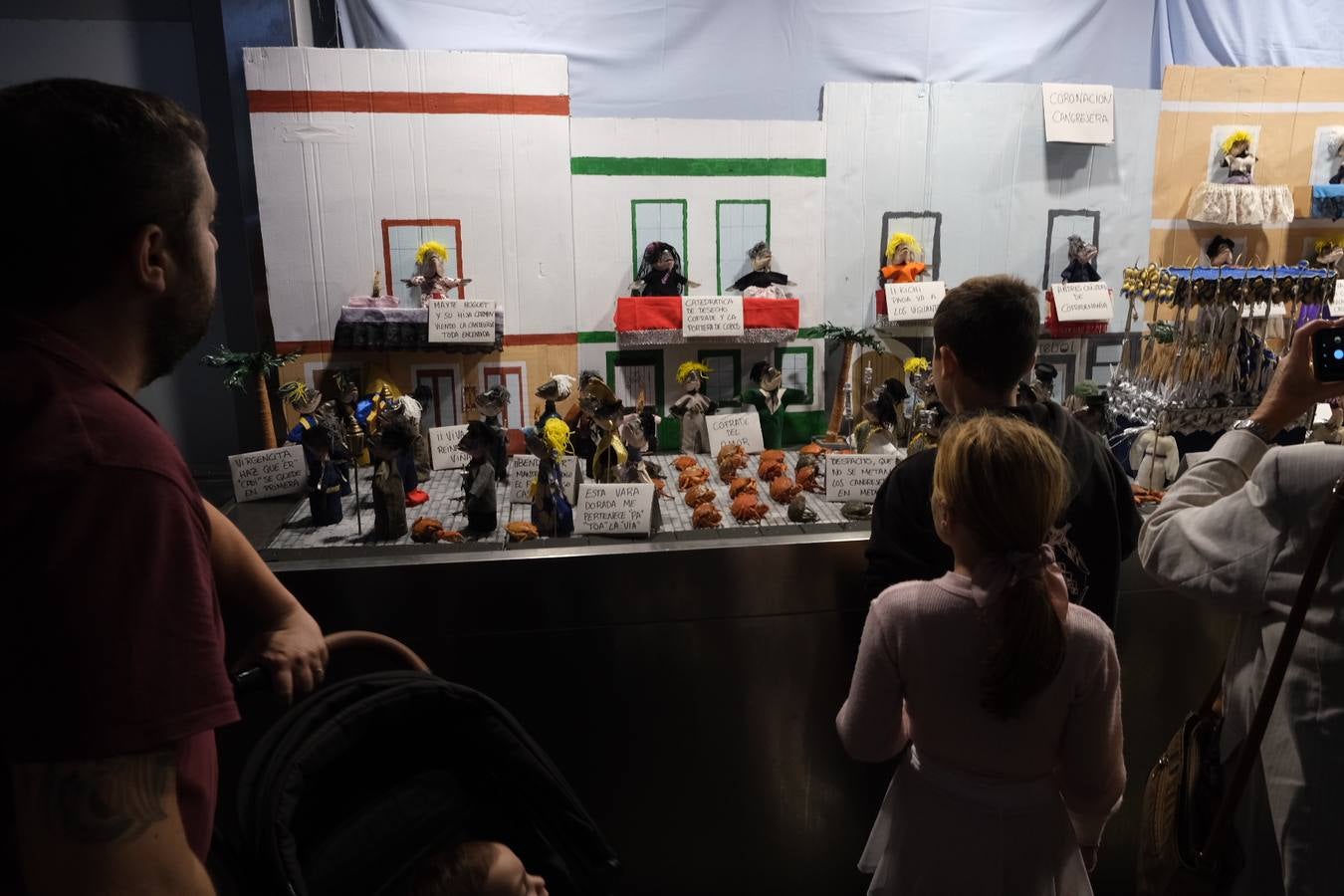 FOTOS: Los puestos del Mercado Central se engalanan para celebrar Tosantos