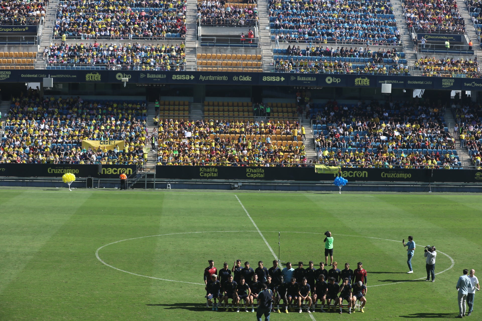 Fotos: la ilusión de los niños llena el Estadio del Cádiz CF