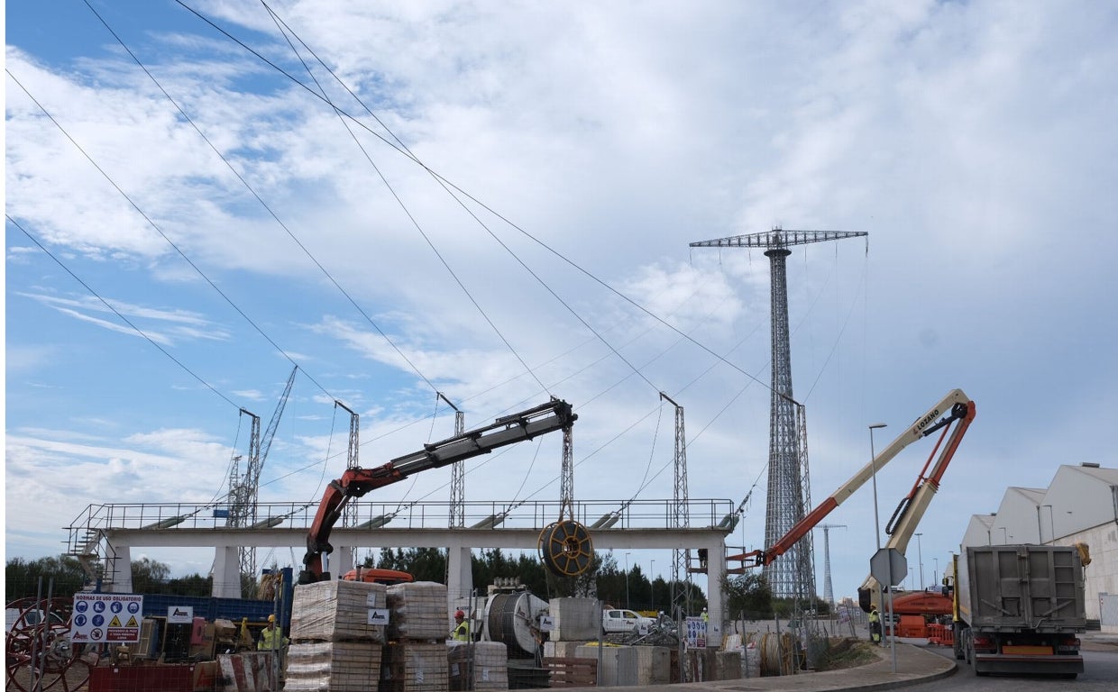 Endesa inicia los trabajos del cableado de las torres de la Bahía de Cádiz