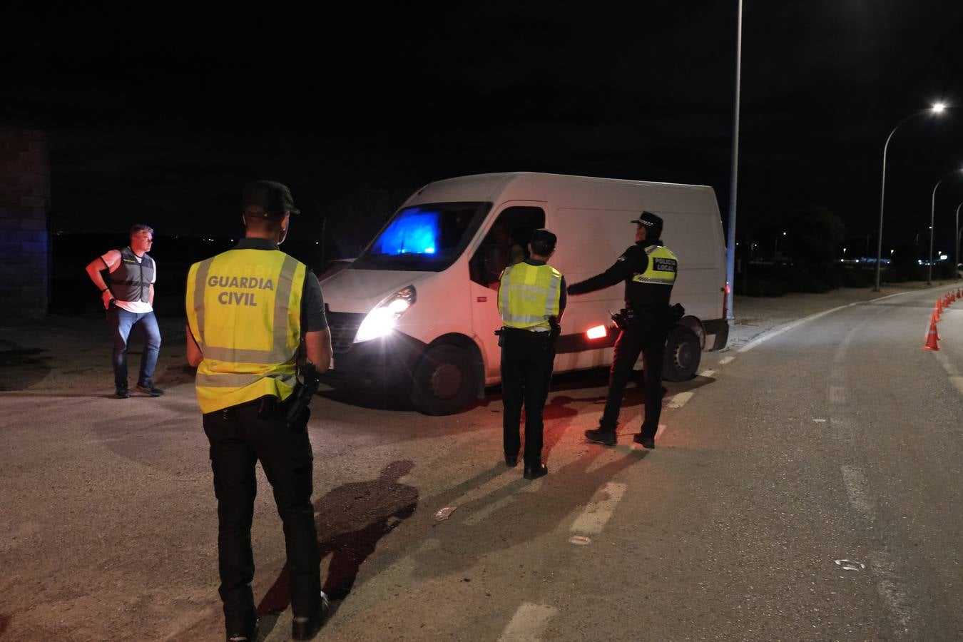 Fotos: De patrulla por los caños de Sancti Petri