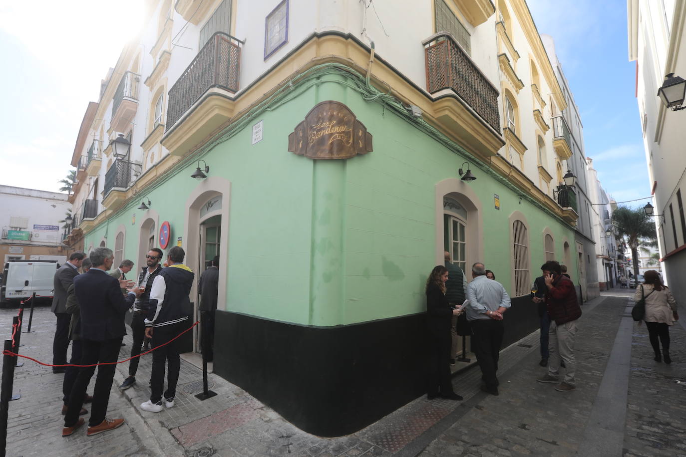 Fotos: El bar Las Banderas renace en Cádiz