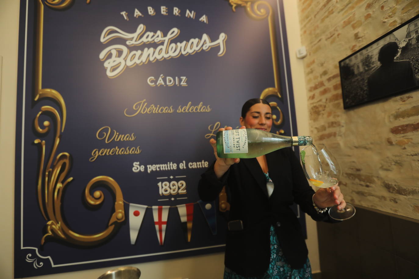 Fotos: El bar Las Banderas renace en Cádiz