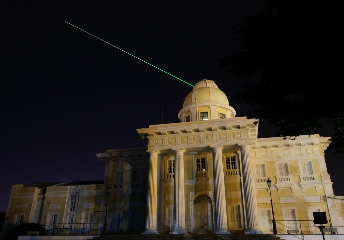 Láser del Real Instituto y Observatorio de la Armada, en San Fernando.