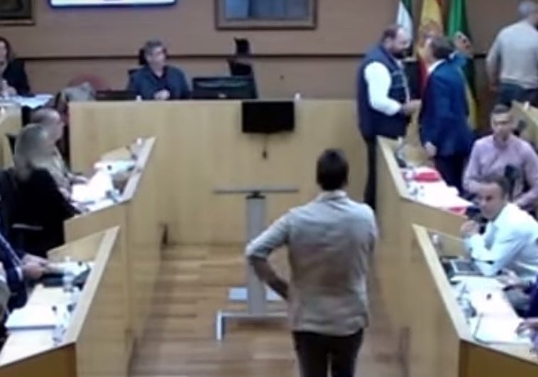 El Puerto, entre la indignación y la vergüenza por el «lamentable espectáculo» de sus políticos