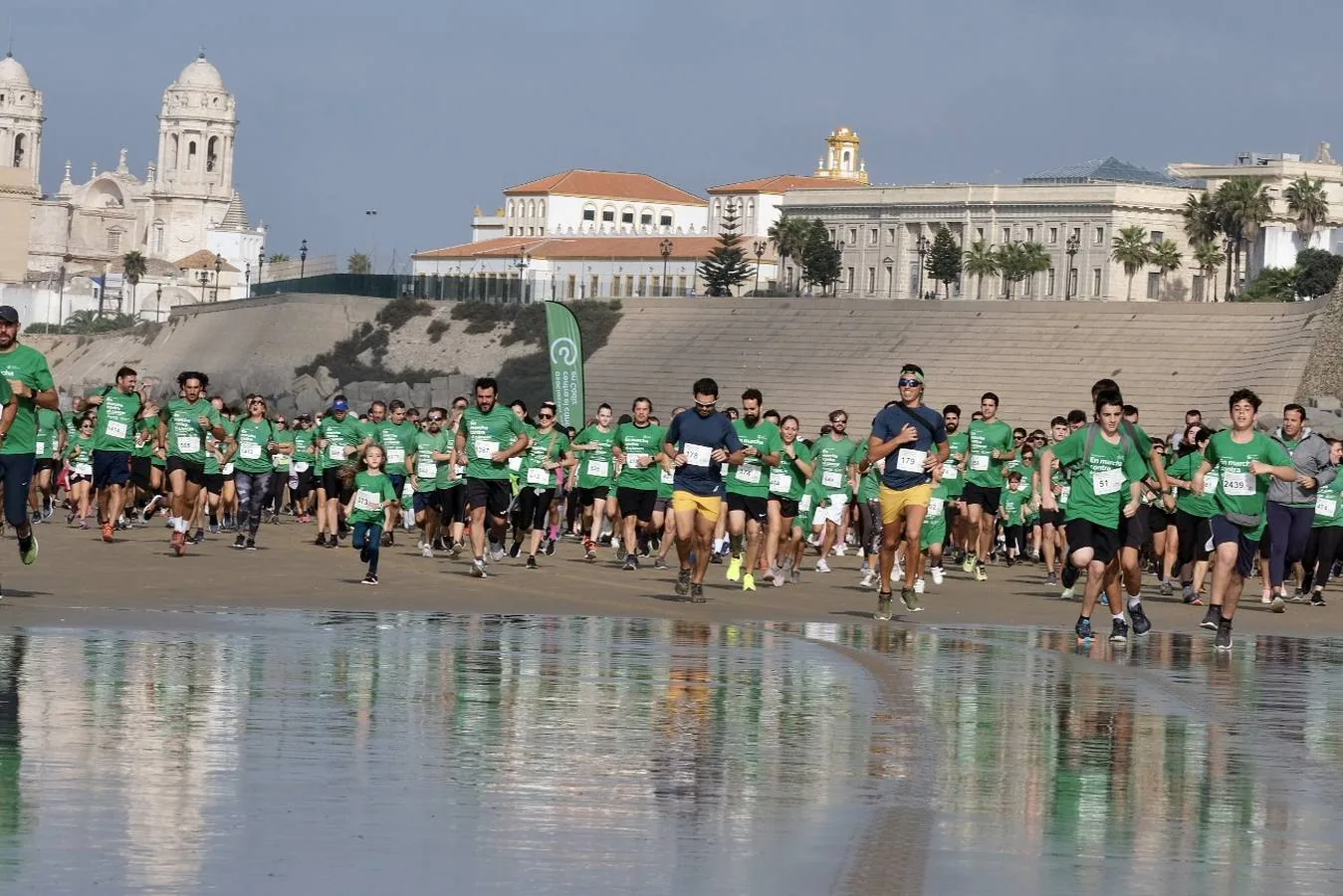 Fotos: Cádiz, en marcha contra el cáncer