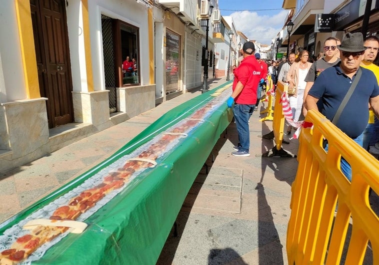 Los Barrios entra en el Record Guinness al elaborar la tosta ibérica más grande del mundo