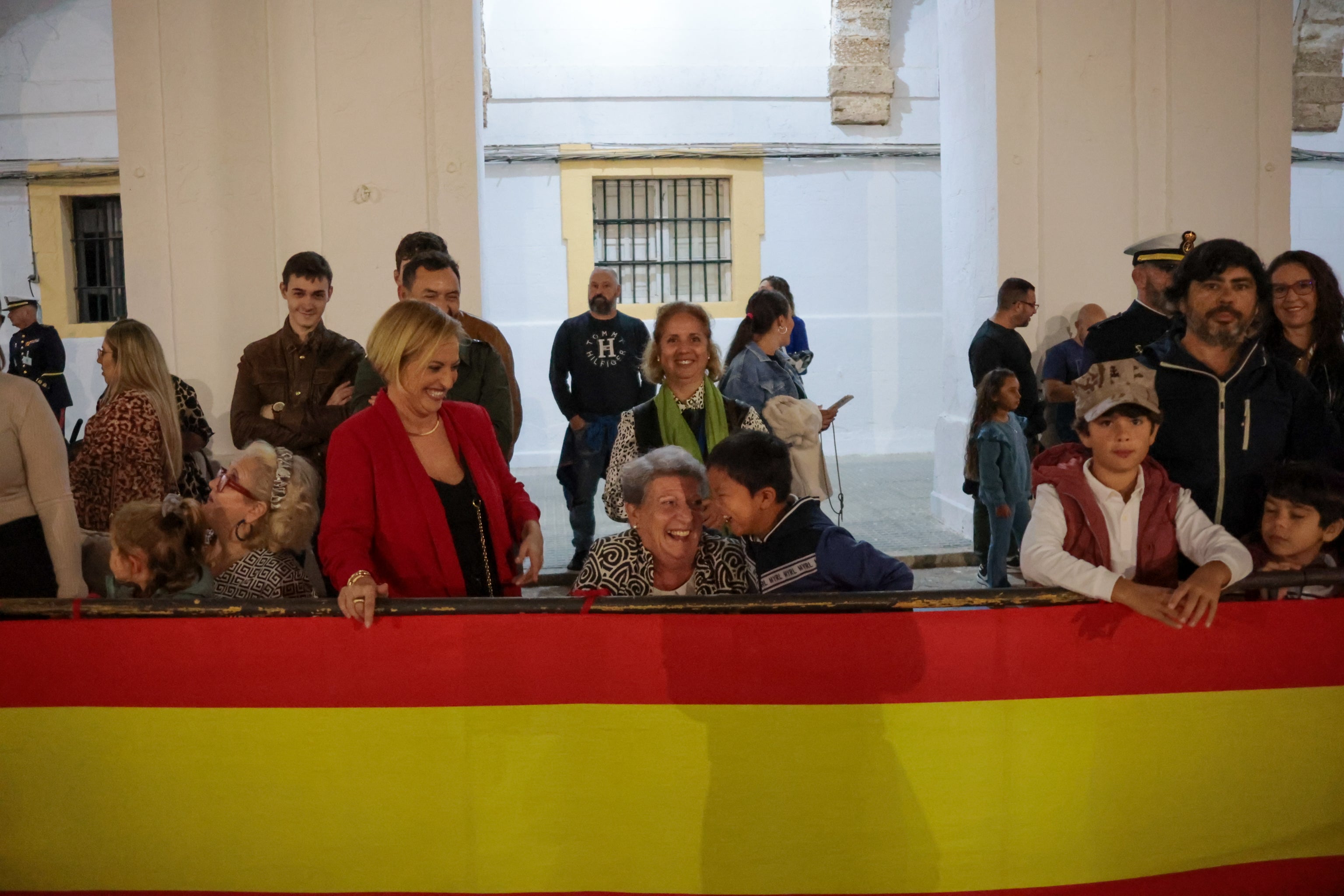 Todas las imágenes del arriado solemne de bandera en el Tercio de Armada de San Fernando