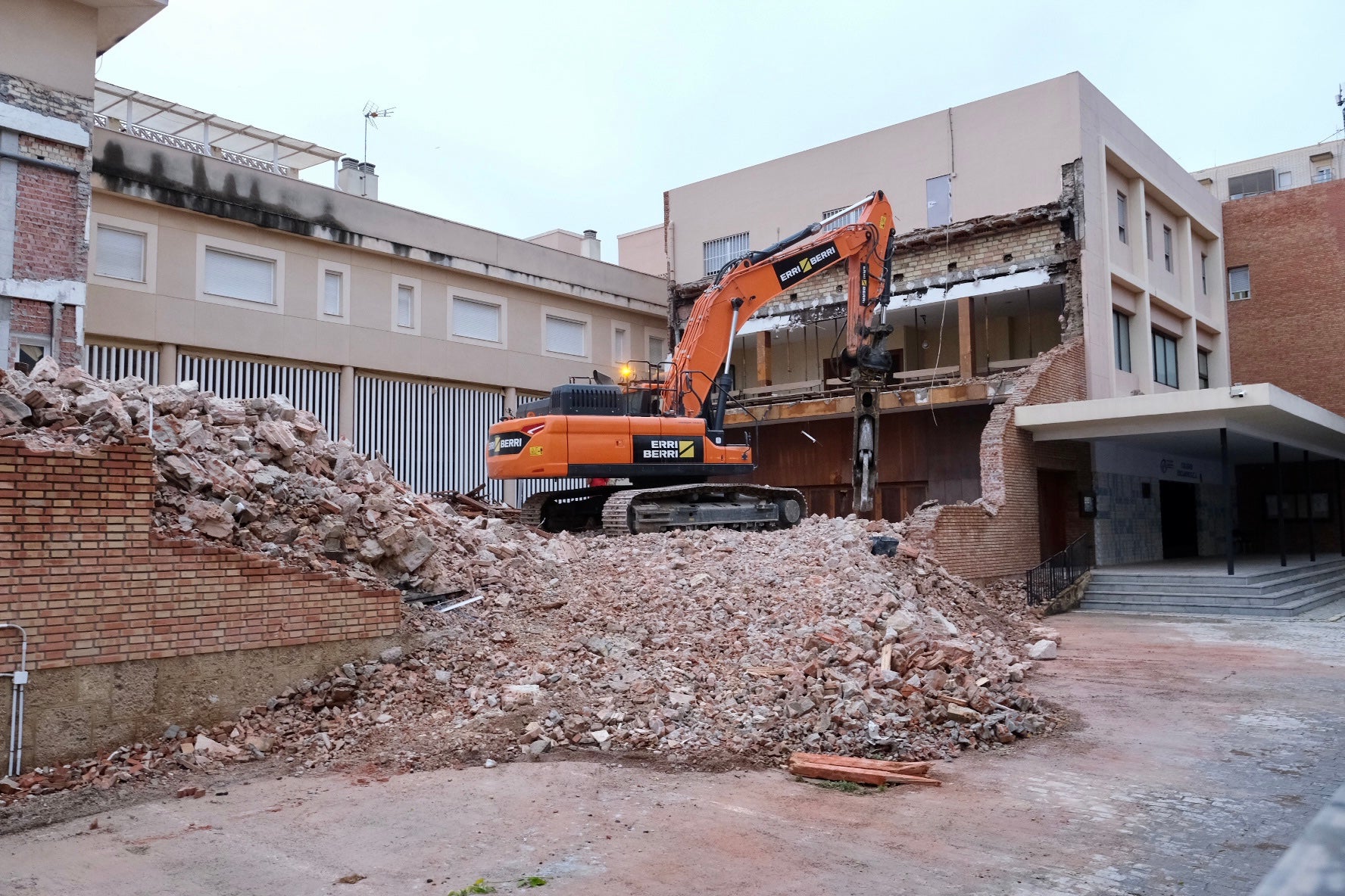 Fotos: Arranca el desescombro de la Iglesia de las Esclavas