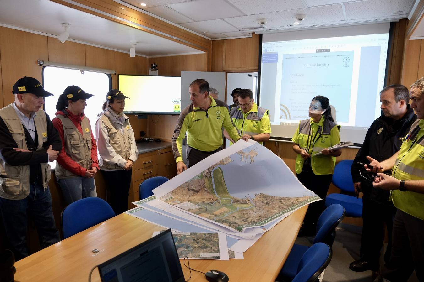 El Puerto se prepara para combatir un vertido de 3.000 toneladas de fueloil