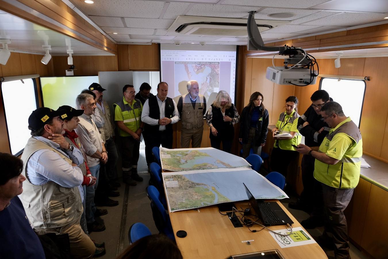 El Puerto se prepara para combatir un vertido de 3.000 toneladas de fueloil