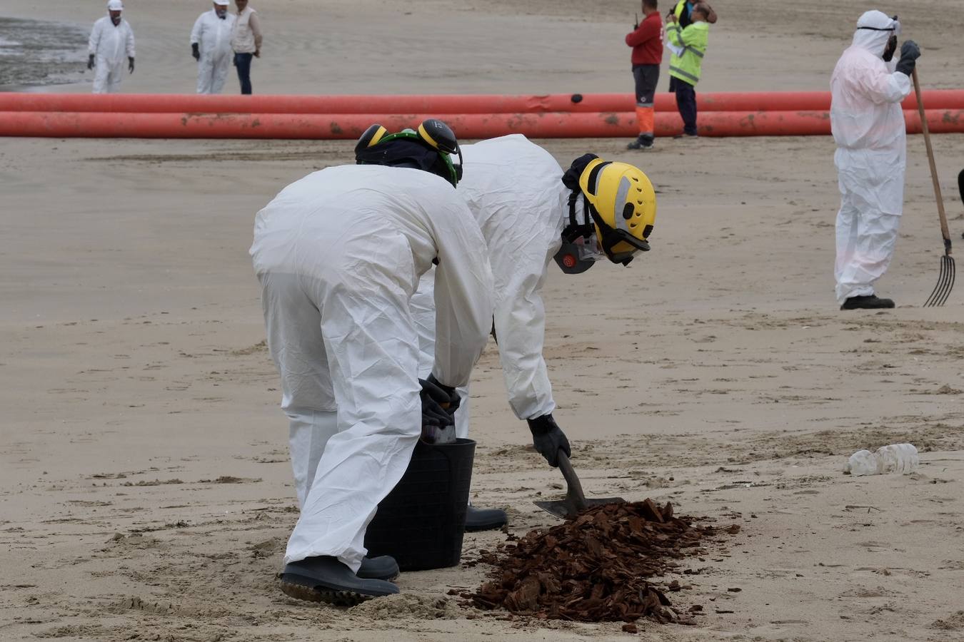 El Puerto se prepara para combatir un vertido de 3.000 toneladas de fueloil